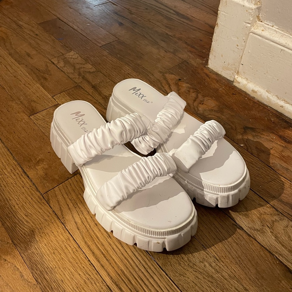 white 2 in platform sandals